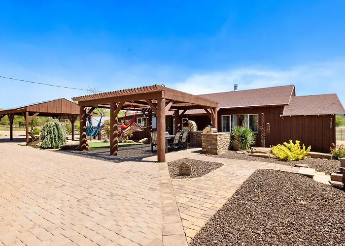 Zebra Ranch 16-guest Compound Mtn Vuspapkl Bal Holiday home